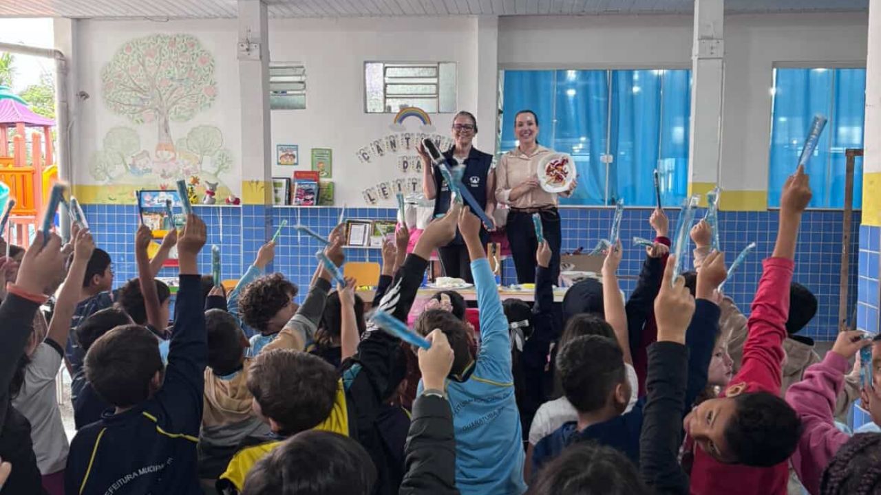 Educação em saúde leva cuidados com a higiene bucal às escolas de Guaratuba 
